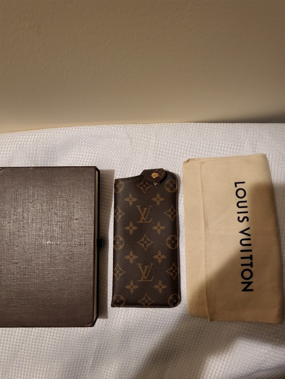 Louis Vuitton Etui a Lunettes Brown Monogram Sun/Glasses Snap Closure Case